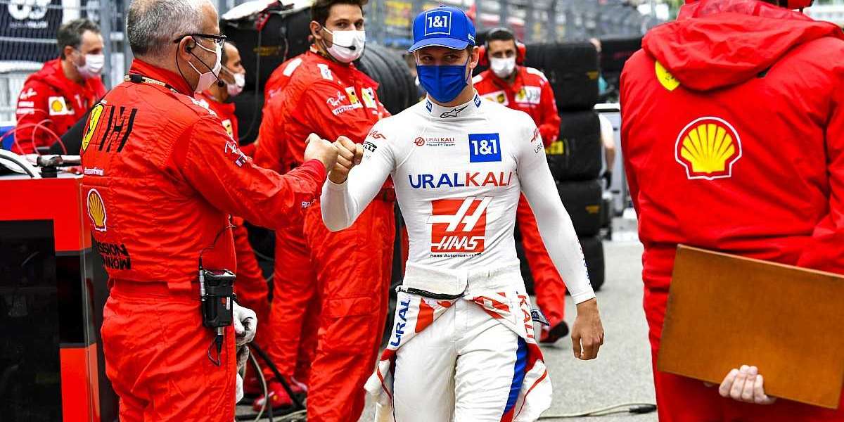 Kecaman untuk Schumacher Viral, Russell Sadar Minimnya Privasi