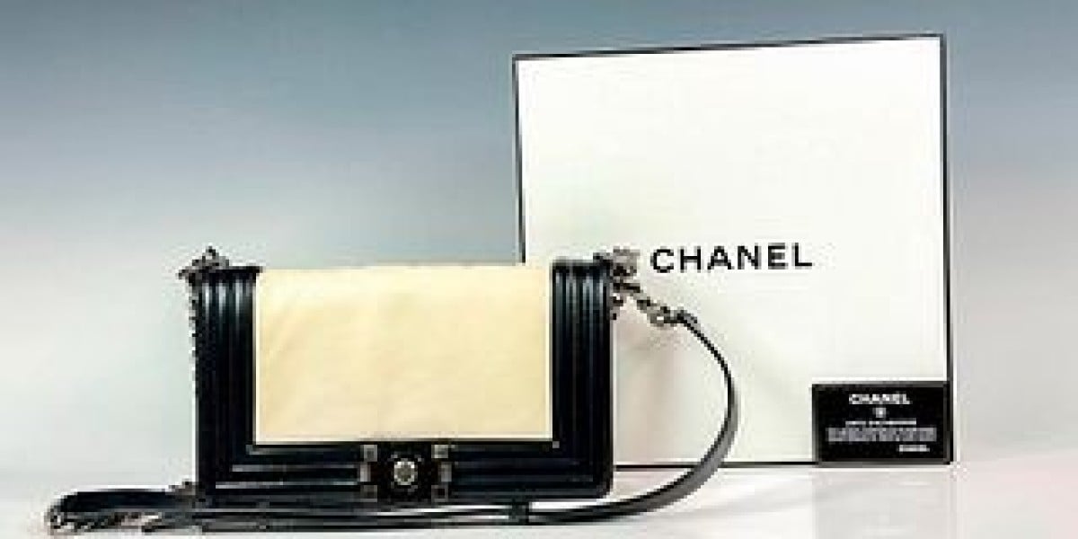 Exploring the Allure of Vintage Chanel Handbags at Online Auctions: Elegance Reimagined
