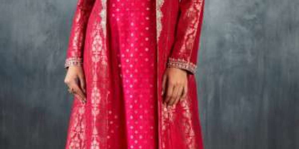 Effortlessly Glamorous Gowns for Indian Wedding Guests