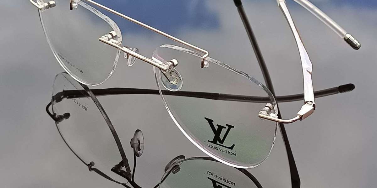 Elevate Your Style with Transparent Frame Glasses