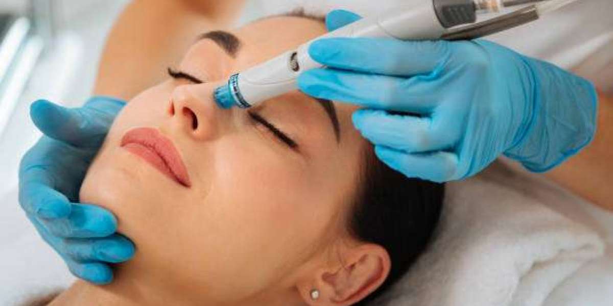 HydraFacial Extravaganza: Dubai's Affair with Advanced Skincare