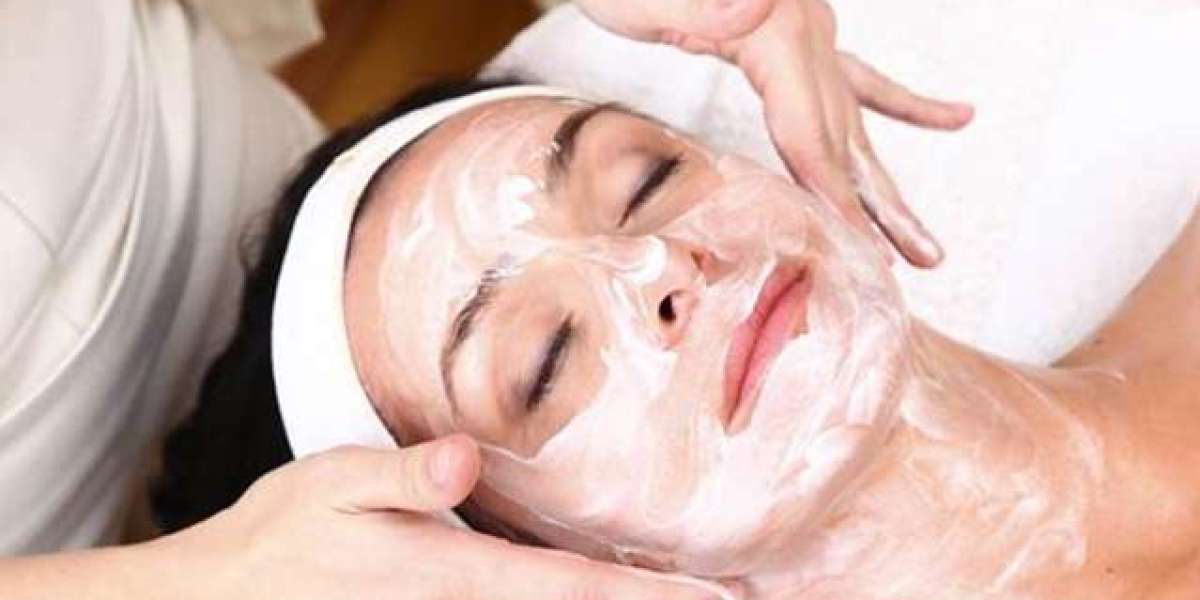 WHAT IS THE DIFFERENCE BETWEEN MEDI FACIALS AND REGULAR FACIALS? | KOSMODERMA