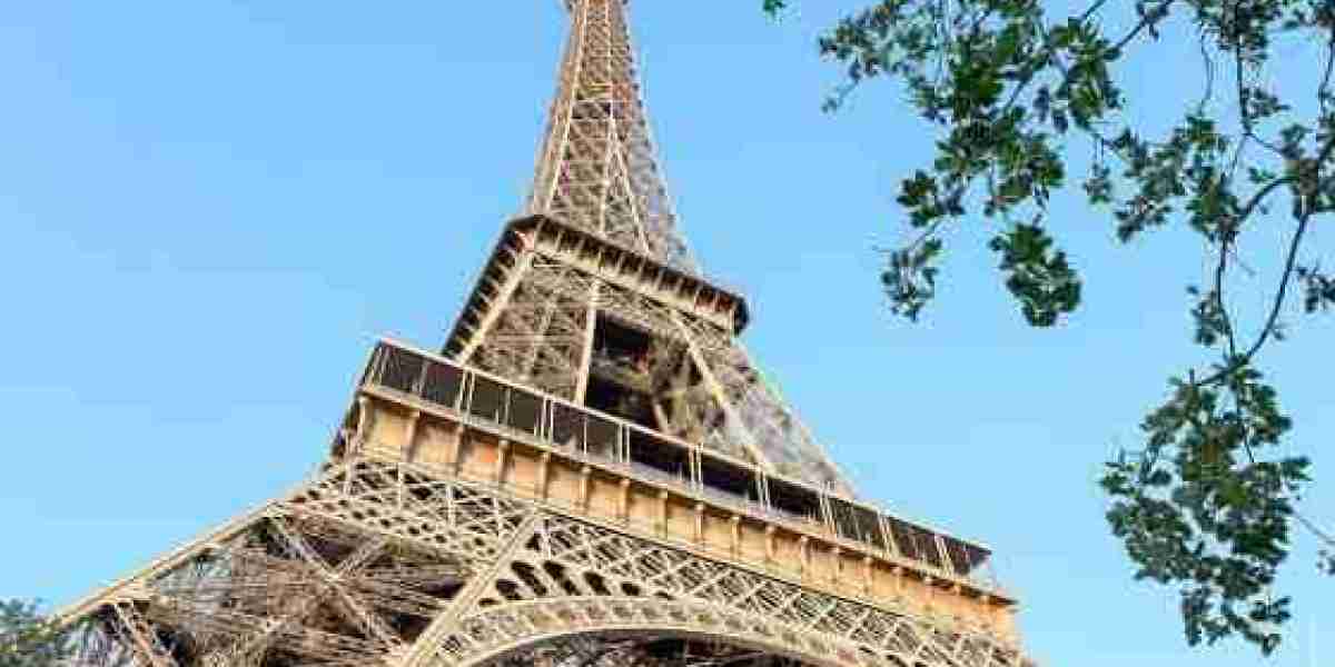 Eiffel Tower Architecture: Design, Engineering, and Symbolism