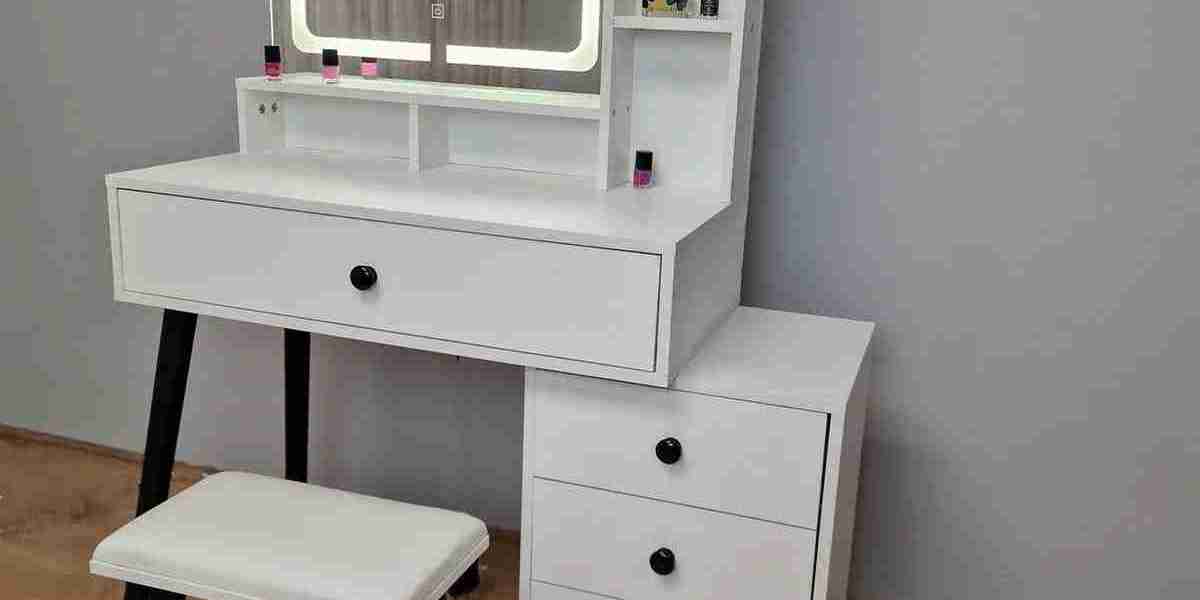 Creating a Cosy Home: The Charm and Functionality of a Hollywood Mirror Dressing Table