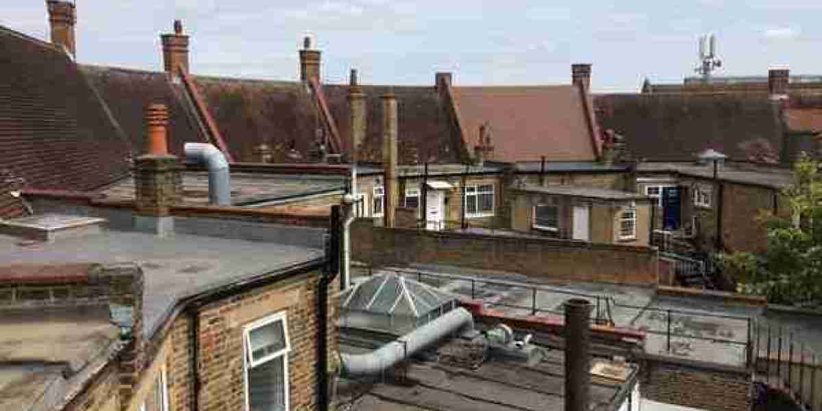 How to Handle Flat Roof Repairs in Wolverhampton: Common Issues and Solutions