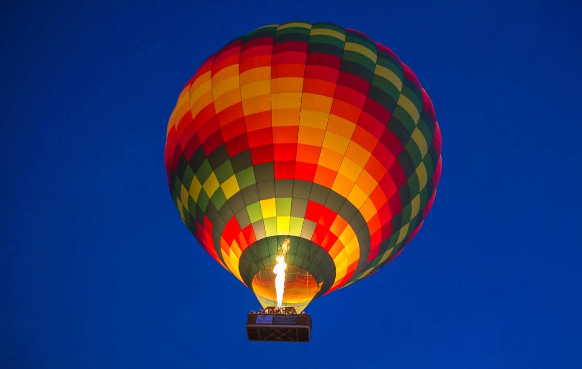 Experience Deluxe Flight by Hotairballoonindubai.com