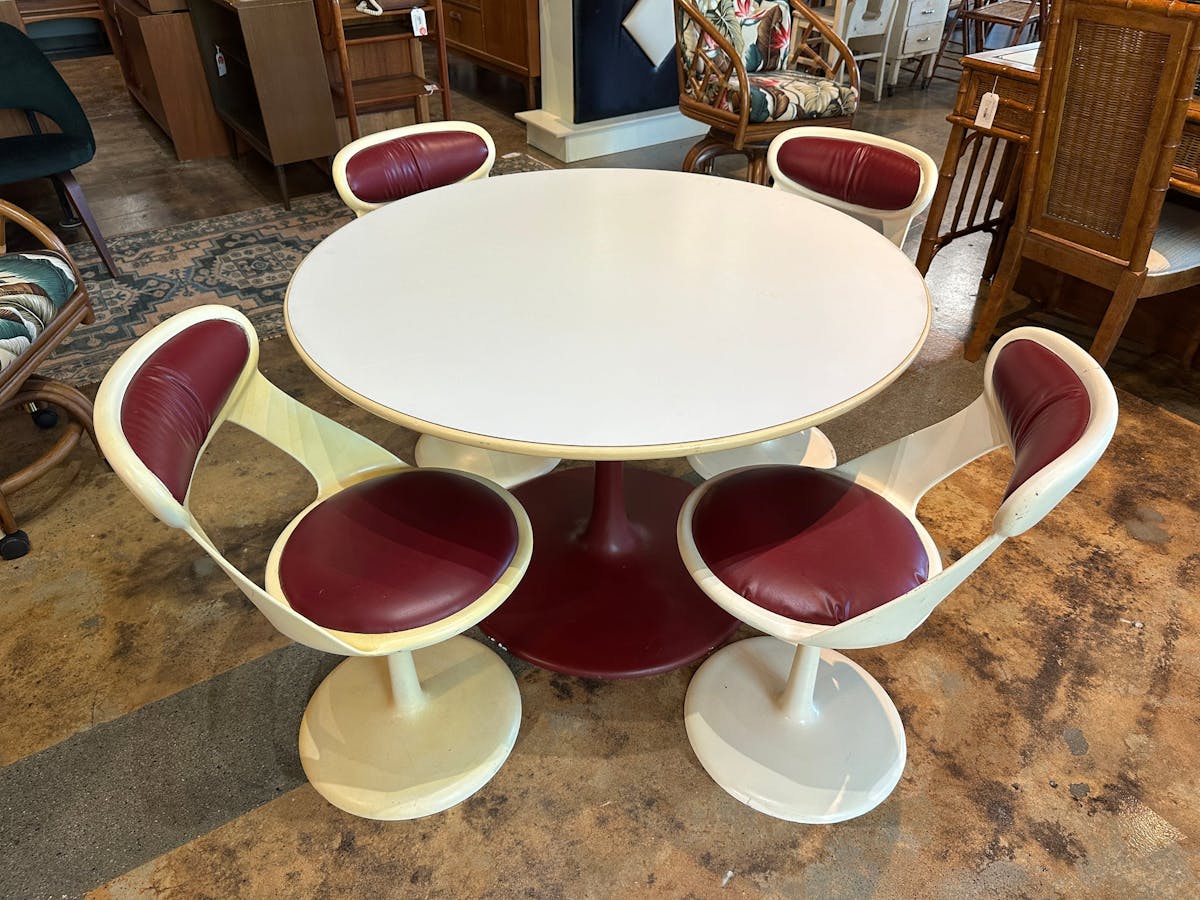 The Charm of Vintage Tulip Tables and Chairs