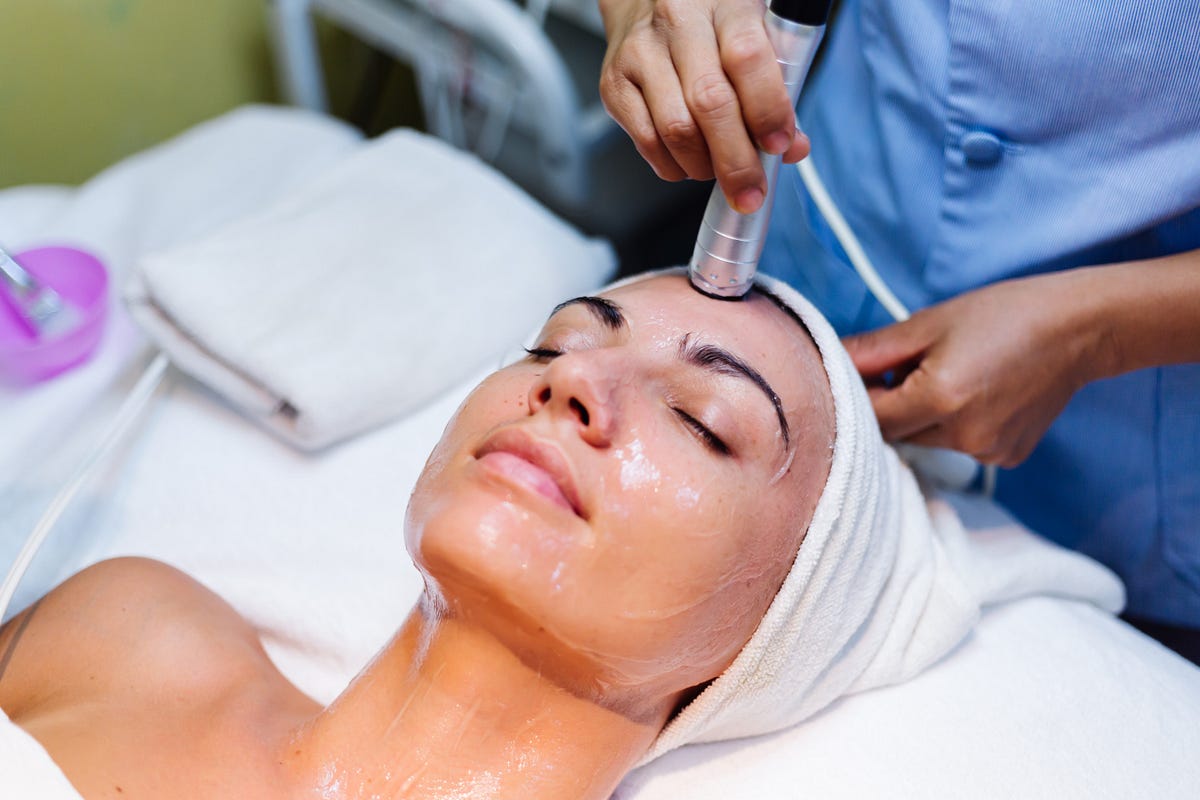 Hydrofacials, deep hydrating facials | by Velvet Skin | Sep, 2024 | Medium