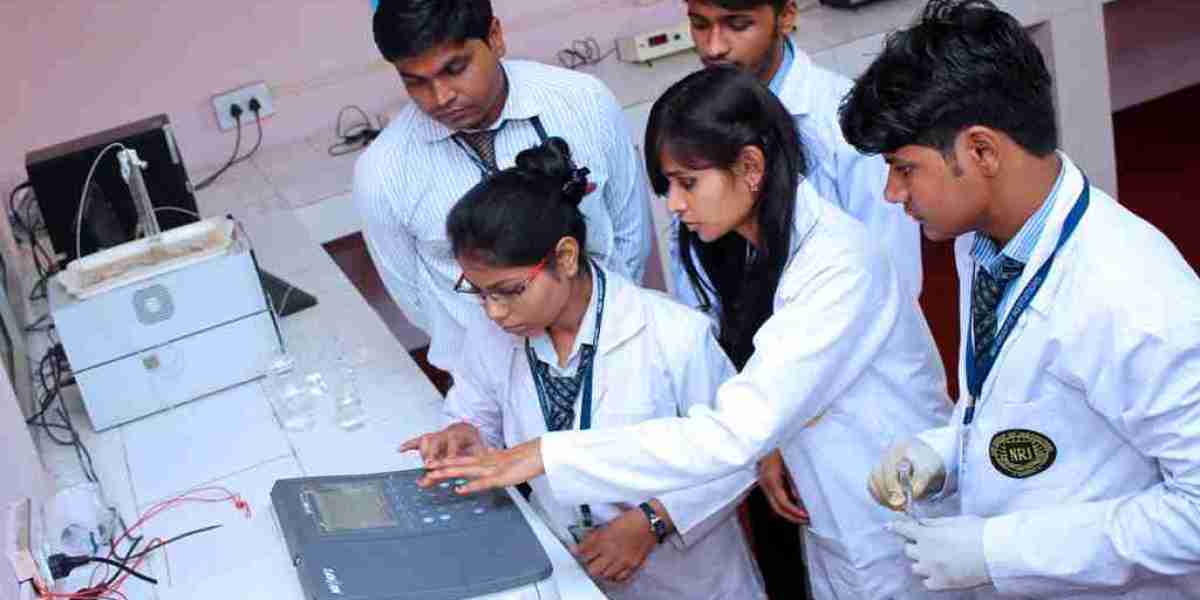 Top B Pharma Colleges in Noida: Your Guide to the Best Institutes