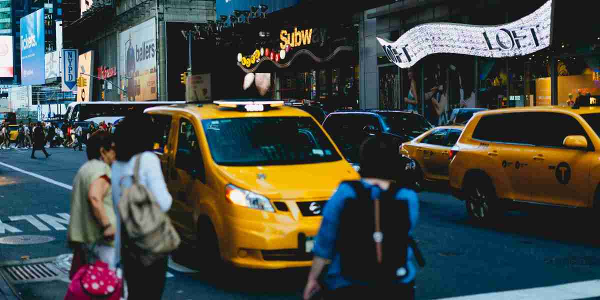 Your Ultimate Guide to Taxi Services from Heathrow to Camden Town, Hampstead, and Gatwick Airport