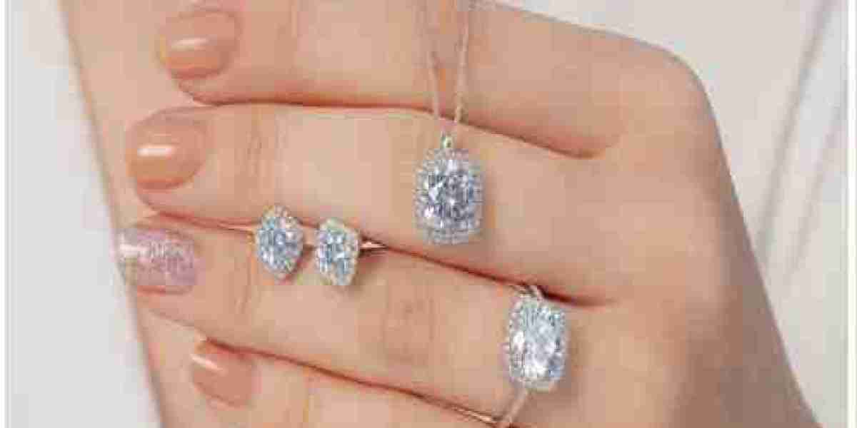 Best Jewelers San Diego: Valentine’s Day Jewelry Gifts to Spark Romance