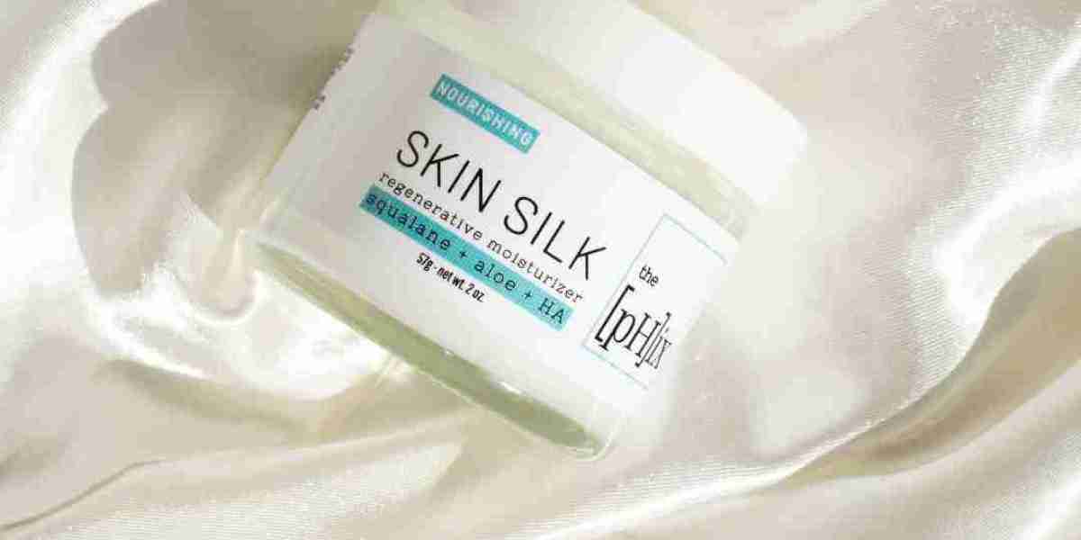 The Ultimate Guide to Dry Skin Moisturizer & Skin Barrier Repair Creams