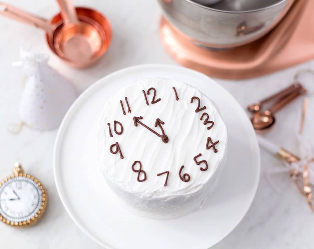 Celebrate New Year’s Eve with Delicious Cakes- Designs That Wow | Yummycake