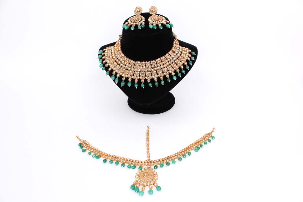 Light Weight Reverse American Diamonds Polki Necklace Set In Gold Polish And Green Pearls (IGNS002)