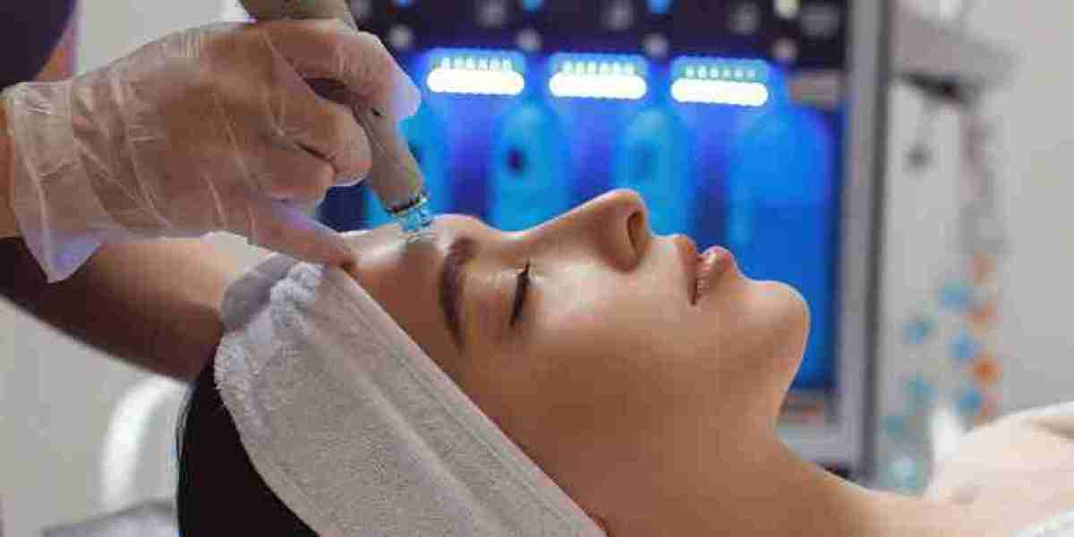 Hydrafacial vs. Chemical Peel: Which is Better?