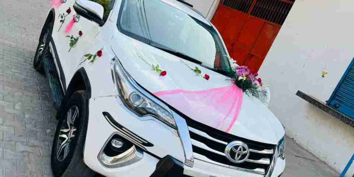 Rent the Toyota Fortuner in Delhi for a Luxurious Ride